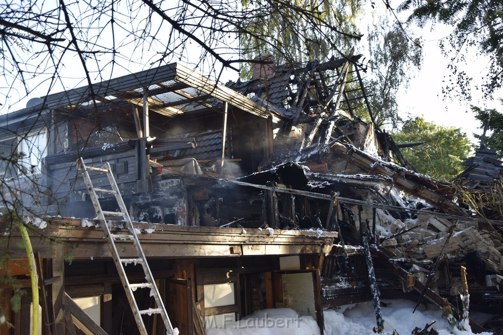 Grossfeuer Einfamilienhaus Siegburg Muehlengrabenstr P1187.JPG - Miklos Laubert